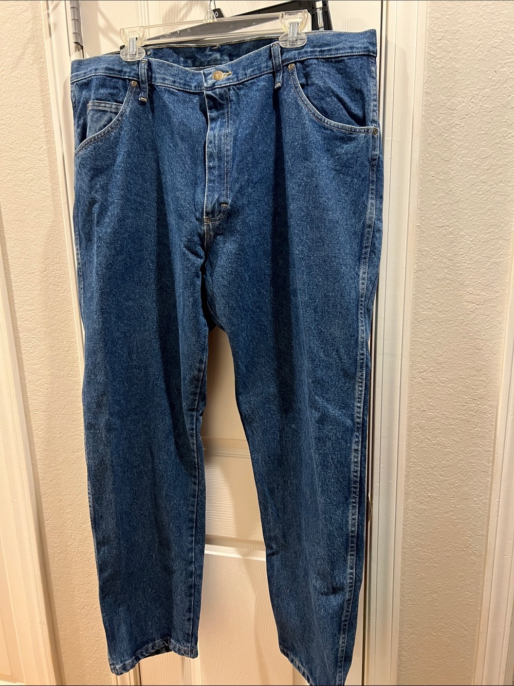 Wrangler Men's Dark Blue Relaxed Fit Jeans